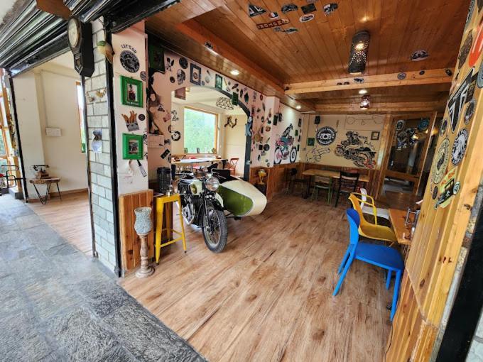 Throttle Shrottle Moto Hostel มะนาลี ภายนอก รูปภาพ