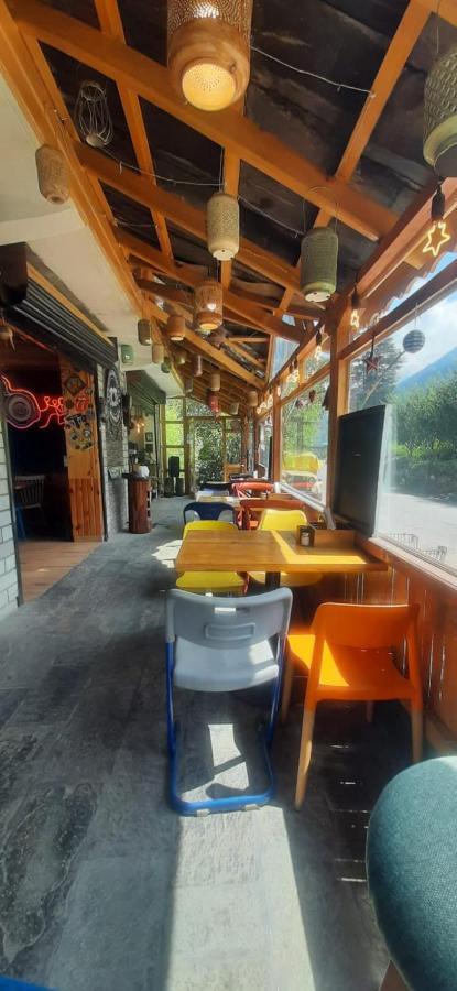 Throttle Shrottle Moto Hostel มะนาลี ภายนอก รูปภาพ