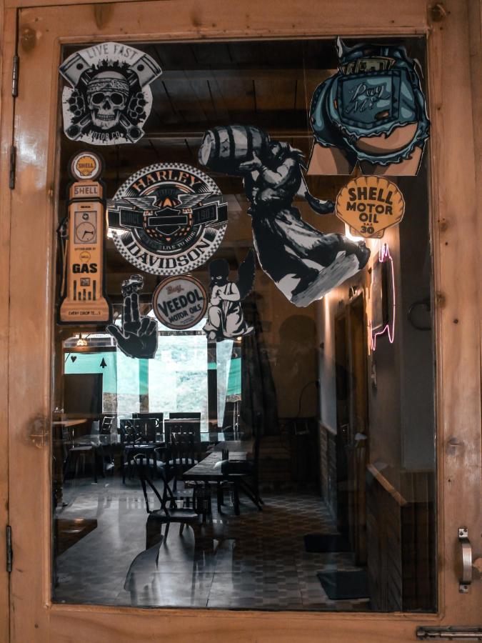 Throttle Shrottle Moto Hostel มะนาลี ภายนอก รูปภาพ