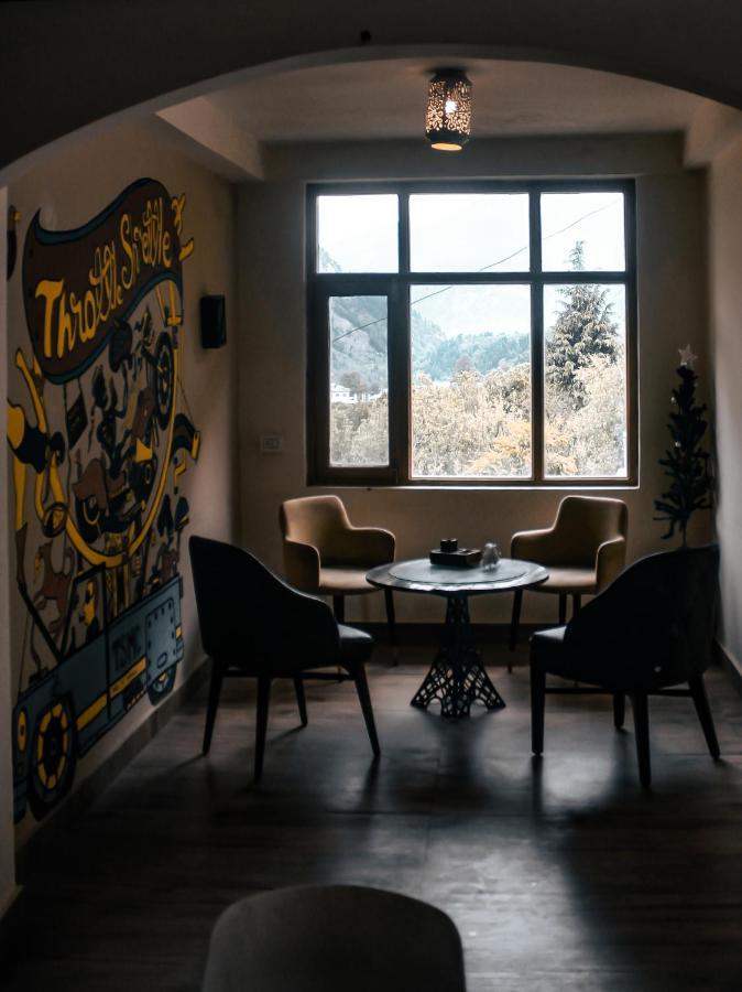 Throttle Shrottle Moto Hostel มะนาลี ภายนอก รูปภาพ